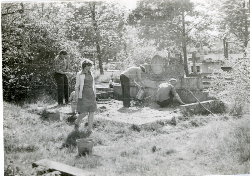 Jakob Rehe haua korrastamine Saaremaa muuseumi töötajate poolt