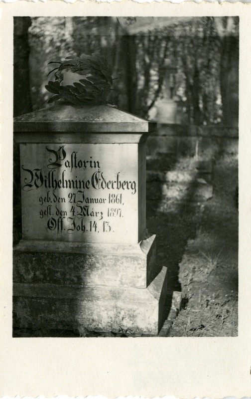 Wilhelmine Ederbergi haud Kaarma kalmistul