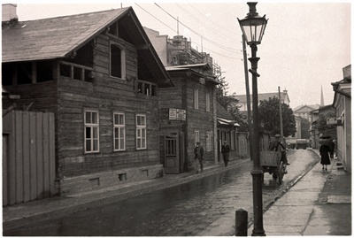 Tallinn, vaade Väike-Roosikrantsi tänavalt Vabaduse platsile  similar photo