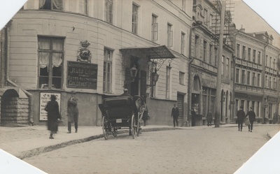 [tallinn] : [Harju Street]  duplicate photo