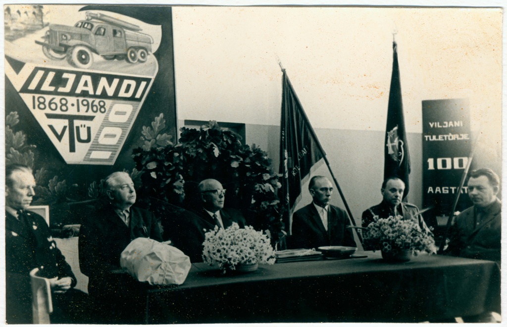 Viljandi Tuletõrje Inspektsiooni ülema Adolf Jürna 60 sünnipäeva aktuse presiidium