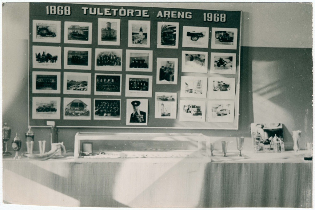 Tuletõrje arengu stend Viljandi TÜ 100 juubeliaastapäeva näitusel