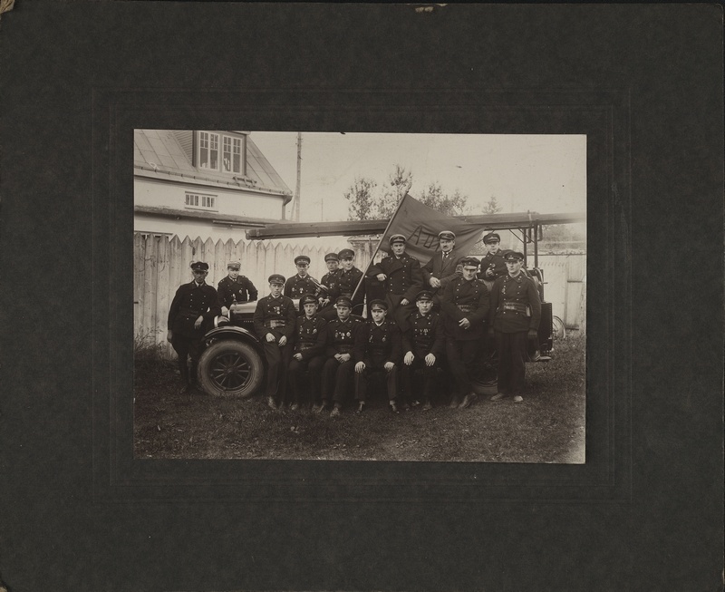 Nõmme VTÜ autojaoskond koos tuletõrjeautoga