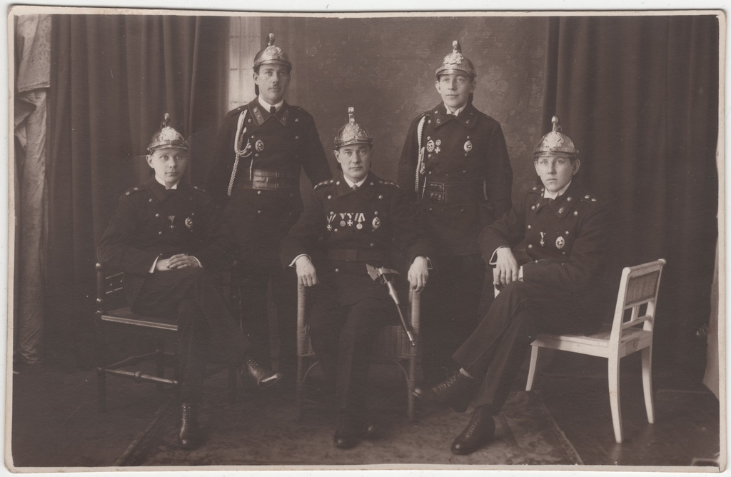 Nõmme VTÜ peamees Konstantin Sirotkin abide ja adjutantidega