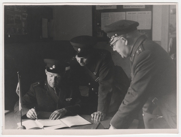 Jaan Vaarmann, S.Ender ja E.Gintervald tsiviilkaitse õppuste staabis Kosel