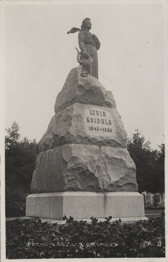 Pärnu L. Koidula ausamma
