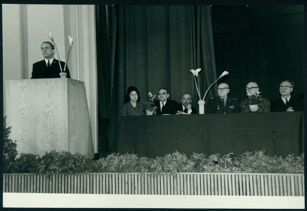 Tallinna Ehitus- ja Mehaanikatehnikumi juures töötanud tuletõrjetehnika kaugõppe osakonnna I lennu lõpetajatele diplomite kätteandmise tseremoonia