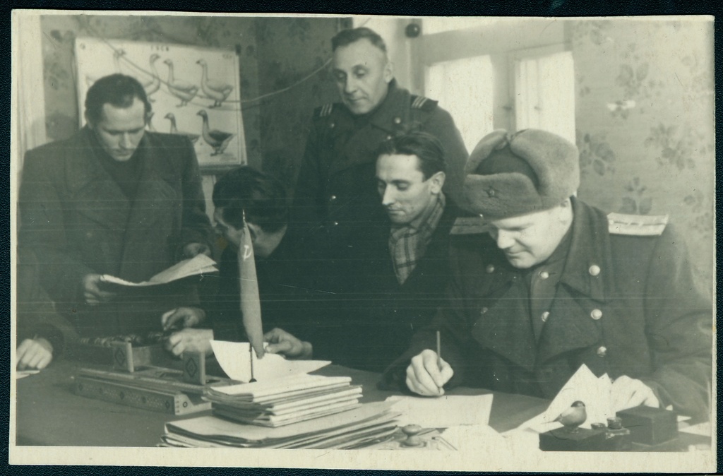 Sotsialistliku võistluse kokkuvõtteid tegemas Rapla rajooni kolhoosis Tee Kommunismile