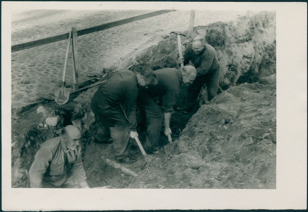 Eesti NSV SM Tuletõrje Valitsuse töötajad ühiskondlikel töödel Kadriorus laululava ehitusel