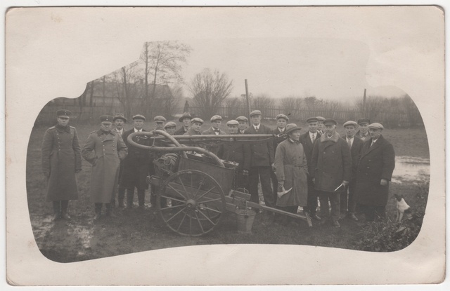 Velise VTÜ liikmed kaarikkäsipritsiga