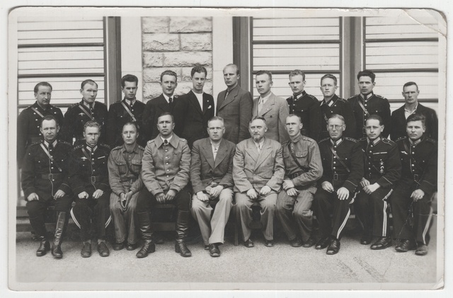 Tuletõrjekooli lõpetajad Tallinnas Gogoli tn 2