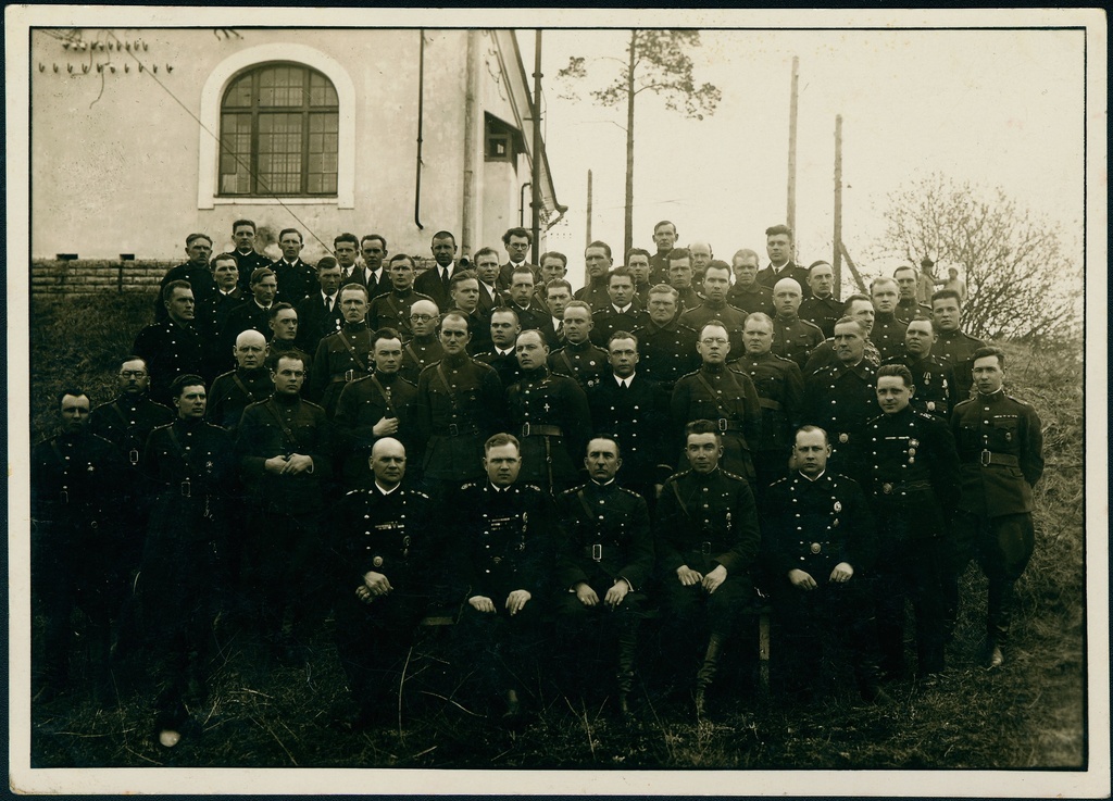 Sõjaväevormis mehed