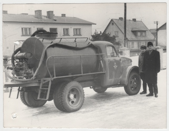 Tulekahju kustutamiseks kohandatud tsisternauto