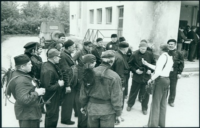 Eesti Televisiooni reporter Hillar Karp A.Voltrit intervjueerimas  similar photo