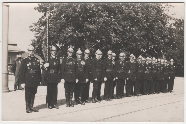 Tallinna VTÜ IV jaoskonna liikmed rivis