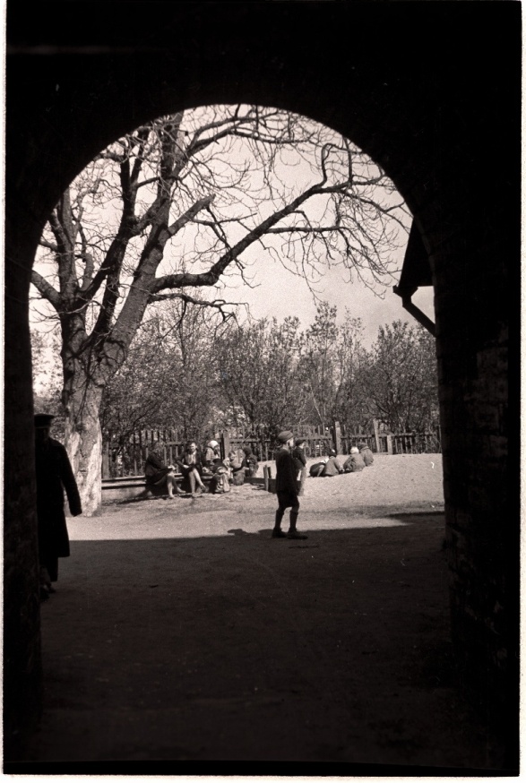 Tallinn, värav linnamüüris Aida tänava kohal.