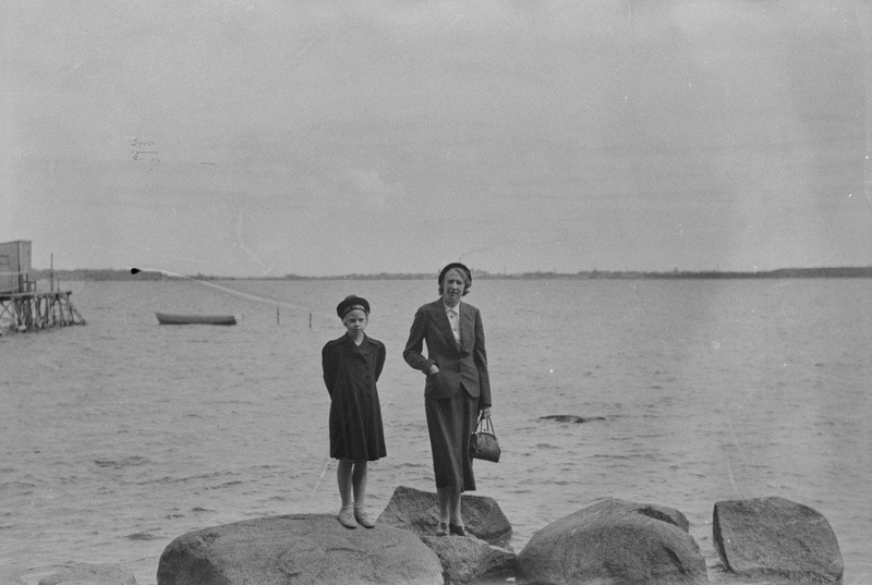 Elo Kurvits ja Selma Kurvits Narva-Jõesuus Rosona jõe kaldal