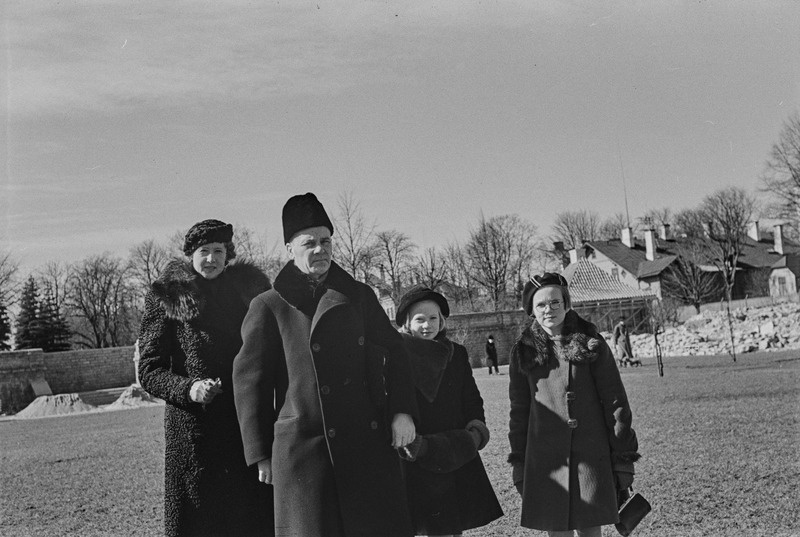 Selma Kurvits, Peeter Kurvits, Elo Kurvits ja (?)