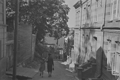 Elo Kurvits ja Elo Tuglas Tartu linnas, 1938  duplicate photo