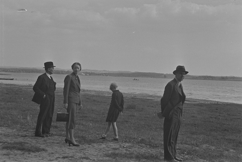 Friedebert Tuglas, Elo Tuglas, Elo Kurvits ja Peeter Kurvits, 1938