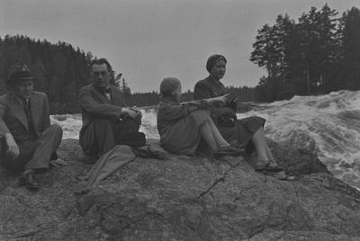 Peeter Kurvits, Friedebert Tuglas, Elo Kurvits, Elo Tuglas Vallinkoskil Soomes, 1938  duplicate photo