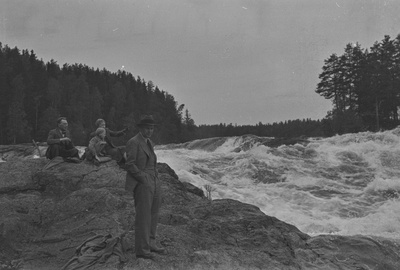 Friedebert Tuglas, Elo Kurvits, Elo Tuglas, Peeter Kurvits Vallinkoskil Soomes, 1938  duplicate photo