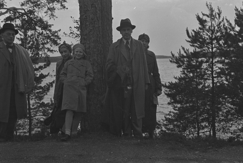Friedebert Tuglas, Elo Tuglas, Elo Kurvits, Peeter Kurvits ja Selma Kurvits Soomes Kangasalal, 1938