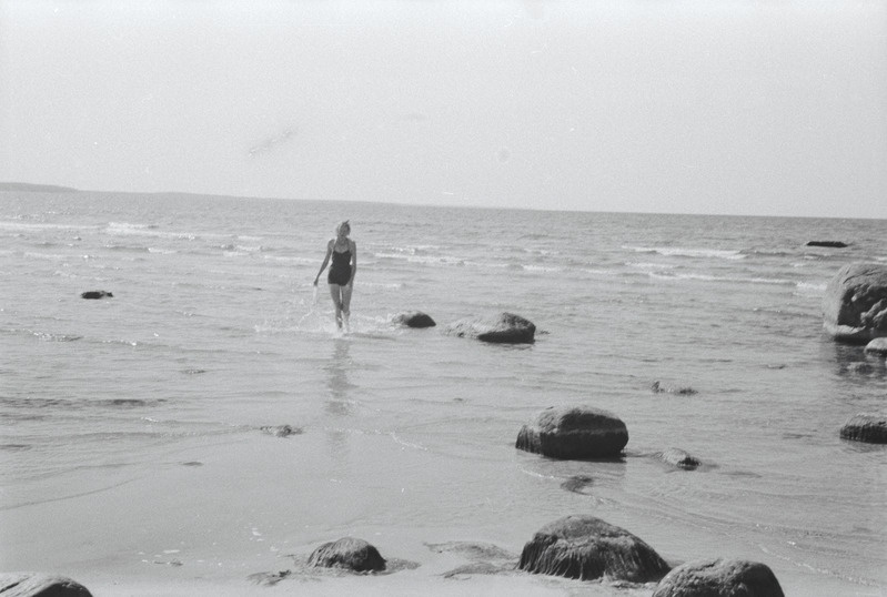 Selma Kurvits Vääna-Jõesuus suplemas, suvi 1938