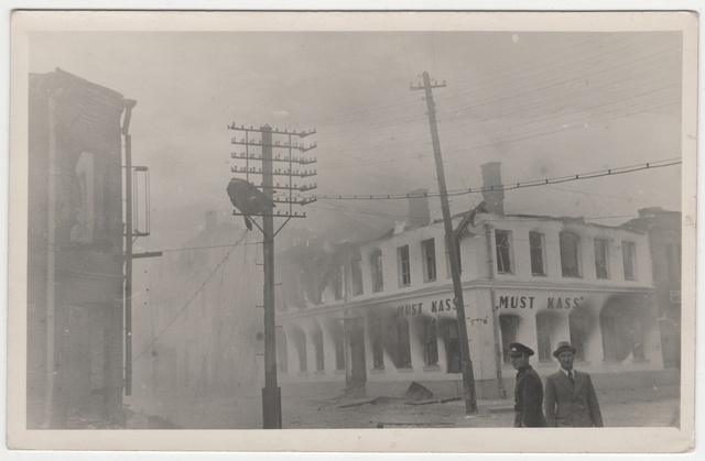 Petseri fire in 1939, at the forefront of the restaurant "Must Cat".