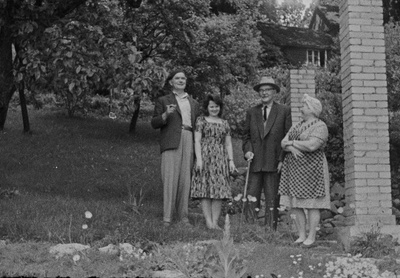 Doktor Läätsa aias Viljandis, 1962  similar photo