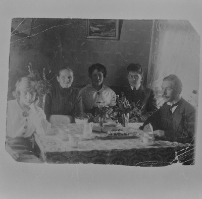 Elsa-Kaj, ema, Hannele Ålander, Friedebert Tuglas, Jussi Ålander  duplicate photo
