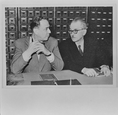 Friedebert Tuglas ja Olavi Paavolainen Keele ja Kirjanduse Instituudis, 09.1956  duplicate photo