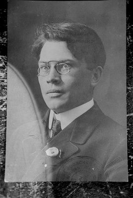 Friedebert Tuglas, 1917  duplicate photo