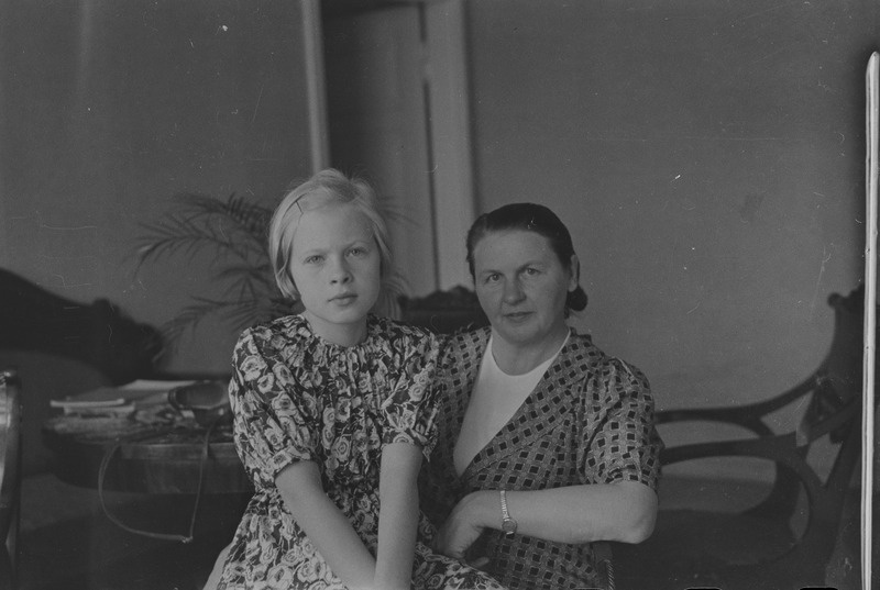 Elo Kurvits süles istumas