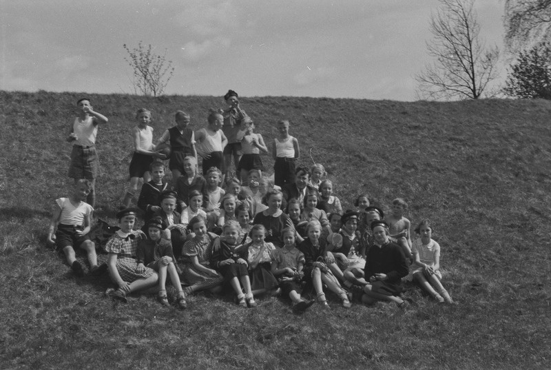 Elo Kurvits lapsena grupipildil