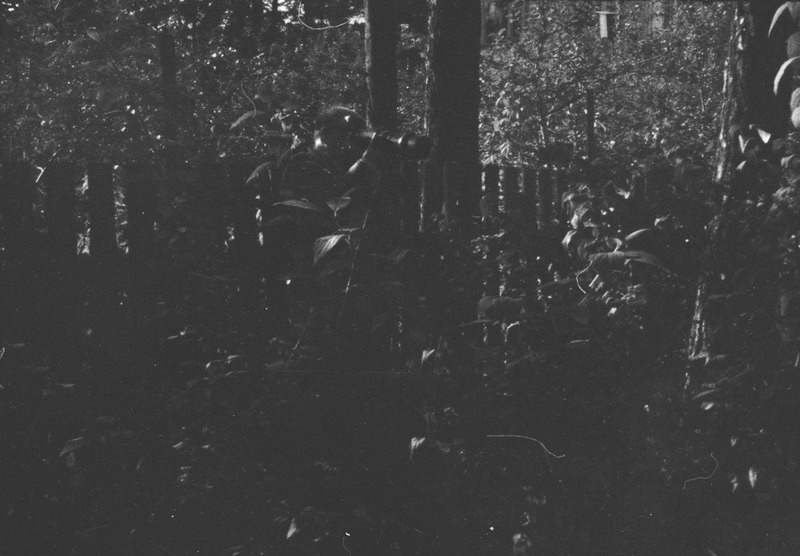 Paul Horma fotokaameraga Tuglaste aias