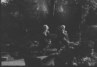 Elo Kurvits, Paul Horma ja Friedebert Tuglas aias 1960  similar photo