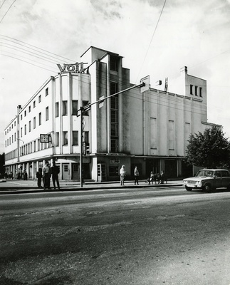 Kinoga äri- ja haldushoone Nõmme keskuses, hoone vaade nurgalt. Arhitektid Edgar Velbri, Friedrich Wendach  duplicate photo