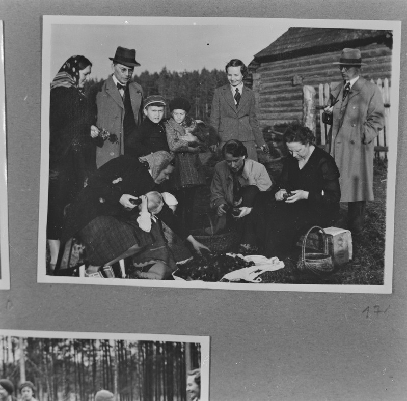 Ooniste otsimisel Erastvere metsas 28. mail 1939