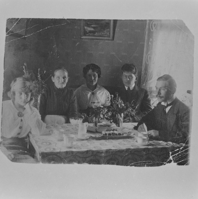 Elsa-Kaj, ema, Hannele Ålander, Friedebert Tuglas, Jussi Ålander  duplicate photo