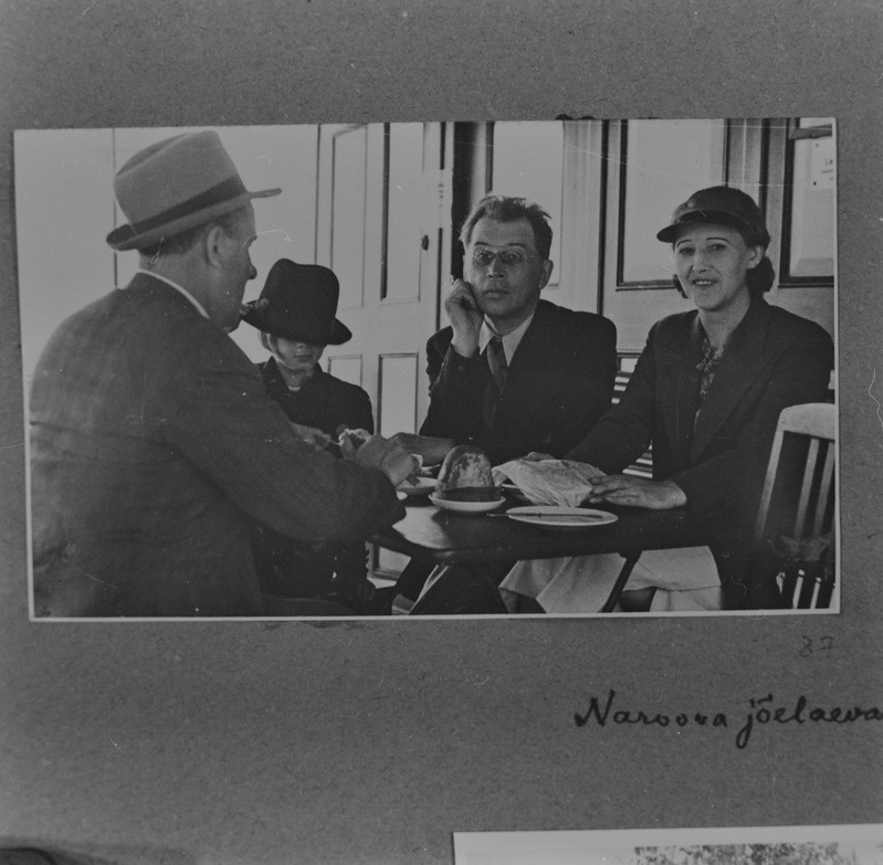 Naroova jõelaeval, suvel 1937