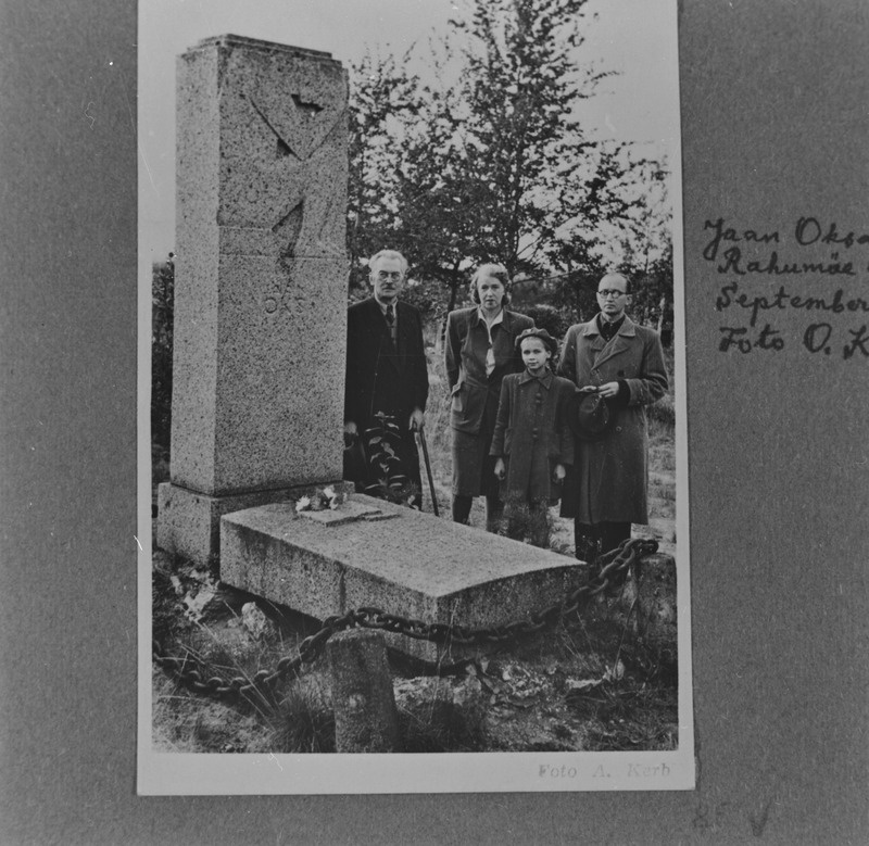 Jaan Oksa haual Rahumäe kalmistul. September 1948