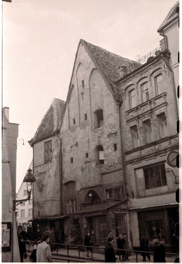 Tallinn, Vanaturu kael, keskel maja nr. 3.