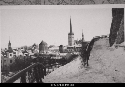 Vaade Tallinnale Toompea vaateplatvormilt.  duplicate photo