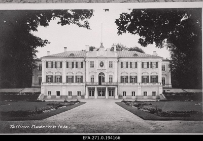 Vaade Kadrioru lossile.  similar photo