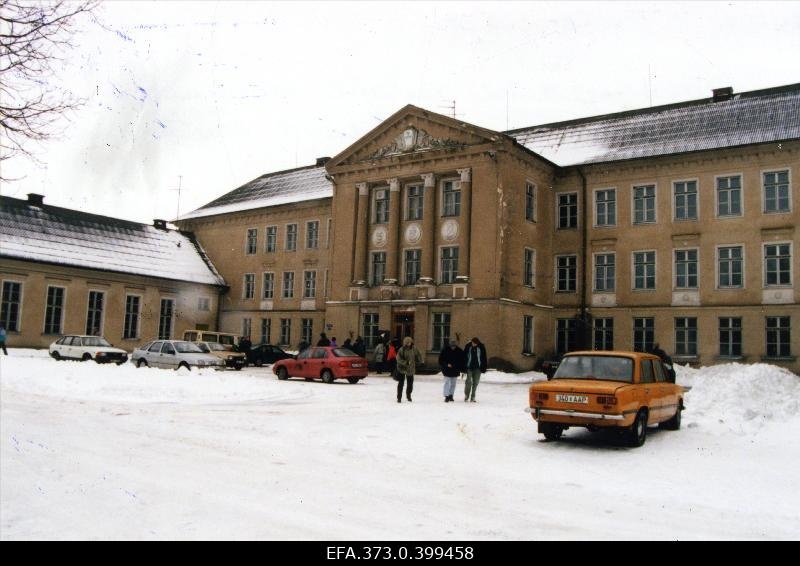 Vaade Türi Kõrgema Põllumajanduskooli hoonele.