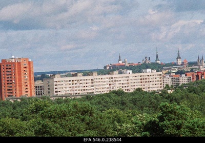 Vaade Lasnamäe linnaosale teletornist.  similar photo