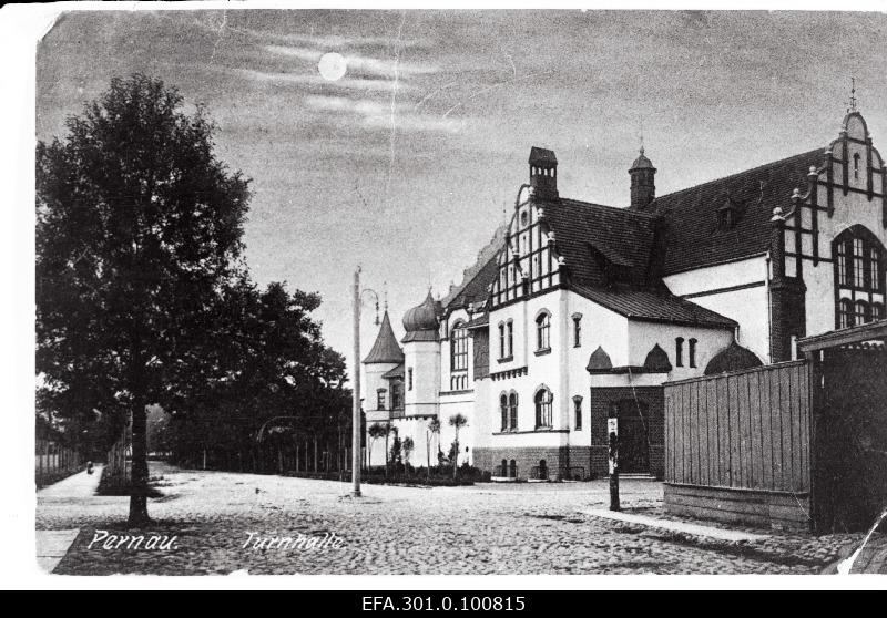 Vaade Pärnu võimlemishoonele.