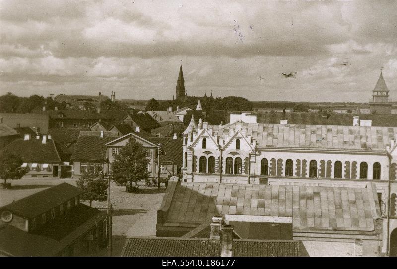 Vaade Viljandile raekoja tornist.