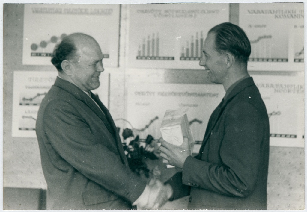 R.Pihlakas ja J.Loo suruvad kätt